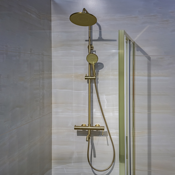 Душевая стойка AVS Slimmer брашированное золото Душевая стойка AVS Slimmer брашированное золото