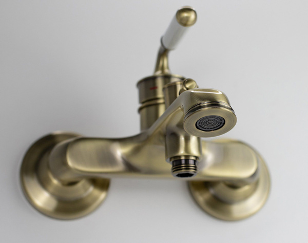 Смеситель для ванны с душем ESKO Prague PG 54 бронза Смеситель для ванны с душем ESKO Prague PG 54 бронза